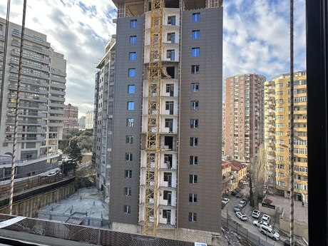 Satılır 3 otaqlı yeni tikili 130.5 m², 28 May m.