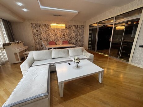 4 otaqlı yeni tikili - 28 May m. - 166 m²