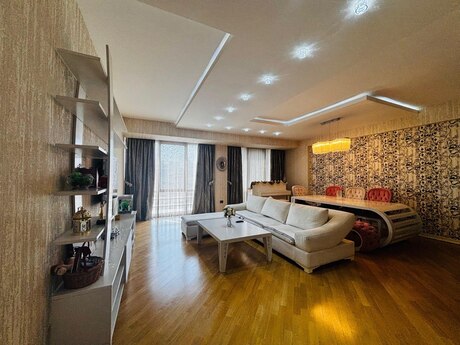4 otaqlı yeni tikili - 28 May m. - 166 m²