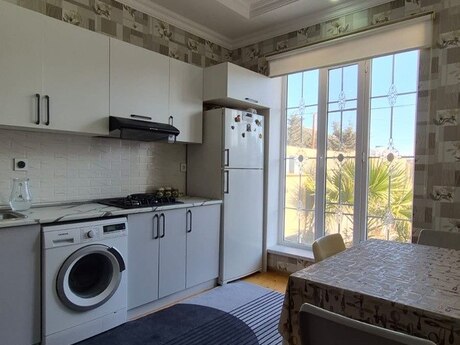 Satılır 3 otaqlı həyət evi/bağ evi 100 m², Binə q.