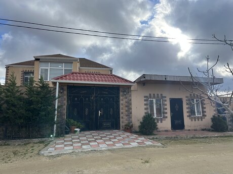 6 otaqlı həyət evi/bağ evi - Mərdəkan q. - 200 m²