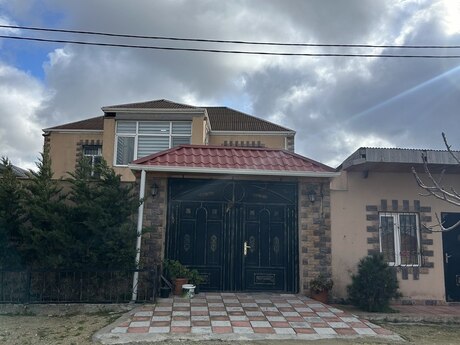6 otaqlı həyət evi/bağ evi - Mərdəkan q. - 200 m²