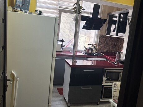 5 otaqlı köhnə tikili - Memar Əcəmi m. - 150 m²