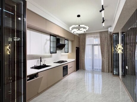 4 otaqlı yeni tikili - 28 May m. - 195 m²
