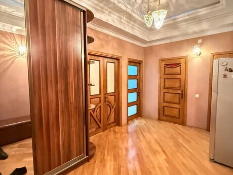 3-комн. вторичка - м. Иншаатчылар - 110 м²