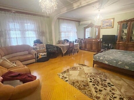 5 otaqlı köhnə tikili - İnşaatçılar m. - 120 m²