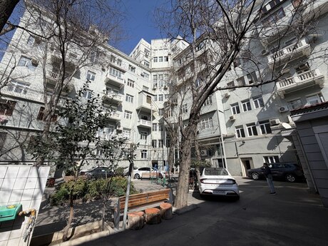 3 otaqlı köhnə tikili - Sahil m. - 90 m²