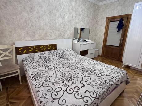5 otaqlı köhnə tikili - Badamdar q. - 110 m²