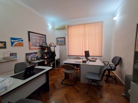 3 otaqlı köhnə tikili - Sahil m. - 100 m²