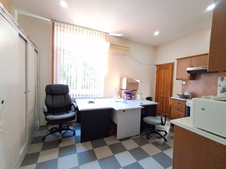 3 otaqlı köhnə tikili - Sahil m. - 100 m²