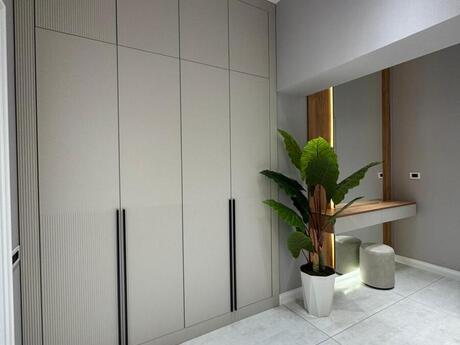 2-комн. новостройка - м. Элмляр Академиясы - 68 м²