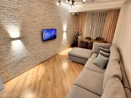 Elan №5935771 - Bakı, Yeni Yasamal q., 2 otaqlı, 100 m², 11/17 mərtəbə