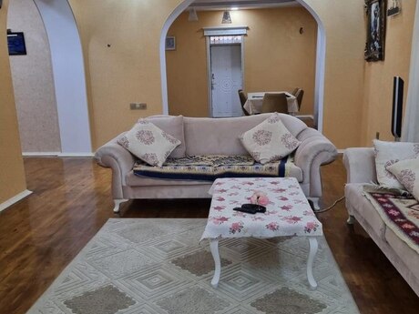 Satılır 6 otaqlı həyət evi/bağ evi 240 m², Albalılıq q.