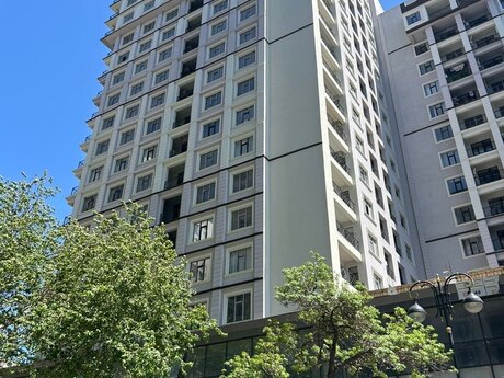 Satılır 4 otaqlı yeni tikili 160 m², 28 May m.