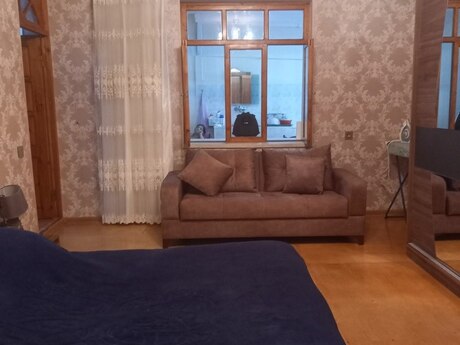 4 otaqlı həyət evi/bağ evi - İnşaatçılar m. - 161 m²
