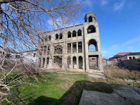 7 otaqlı həyət evi/bağ evi - 7-ci mikrorayon q. - 620 m²