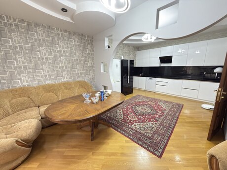 6 otaqlı həyət evi/bağ evi - Həzi Aslanov q. - 312 m²