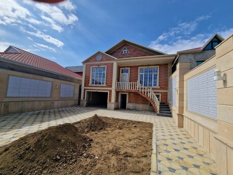 4 otaqlı həyət evi/bağ evi - Zabrat q. - 190 m²