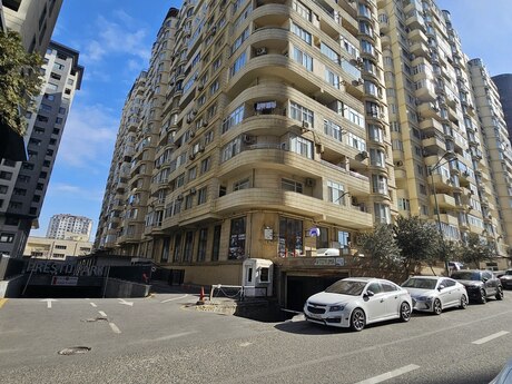 Satılır 3 otaqlı yeni tikili 100 m², 8 Noyabr m.
