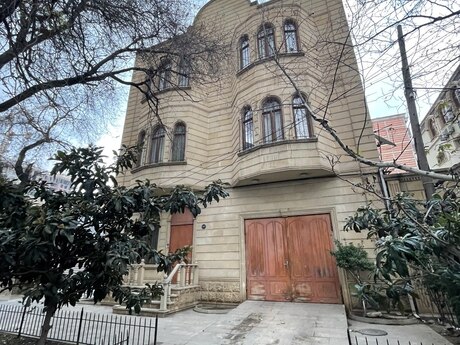 Satılır 20 otaqlı həyət evi/bağ evi 1060 m², Nəsimi r.