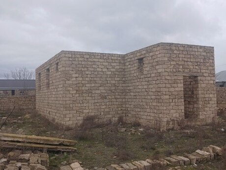 Satılır 3 otaqlı həyət evi/bağ evi 105 m², Zirə q.