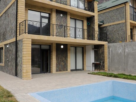 6 otaqlı həyət evi/bağ evi - Qax - 300 m²