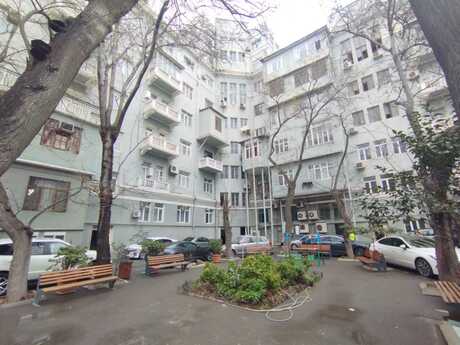 3 otaqlı köhnə tikili - Sahil m. - 90 m²