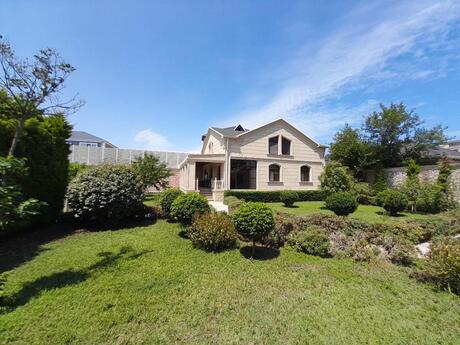 7 otaqlı həyət evi/bağ evi - Novxanı q. - 300 m²
