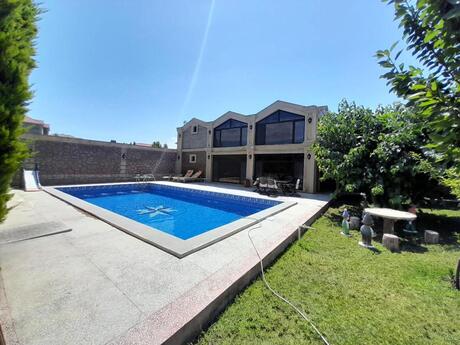 7 otaqlı həyət evi/bağ evi - Novxanı q. - 300 m²