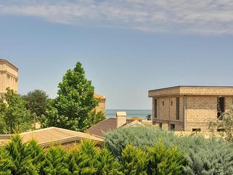 7 otaqlı həyət evi/bağ evi - Novxanı q. - 300 m²