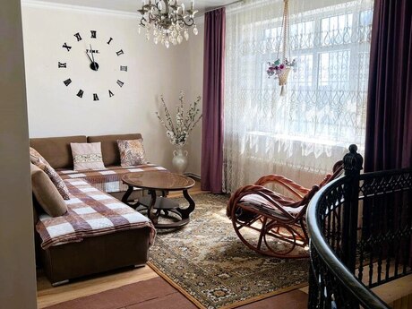 6 otaqlı həyət evi/bağ evi - Lökbatan q. - 270 m²