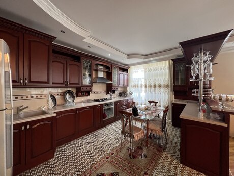 3 otaqlı yeni tikili - Elmlər Akademiyası m. - 178 m²
