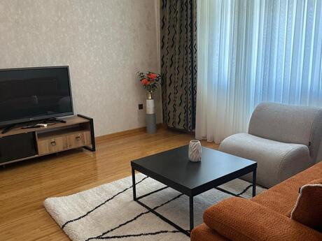 Kirayə 2 otaqlı mənzil, 75 m², Şah İsmayıl Xətai: 1 000 ₼/ay 3