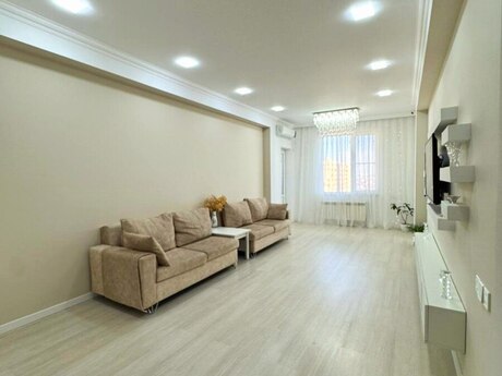 Объявление №5938903 - Баку, пос. Бакиханова, 3-комн., 140 м², 11/12 этаж