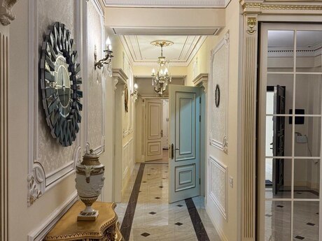 8 otaqlı həyət evi/bağ evi - 8-ci kilometr q. - 650 m²