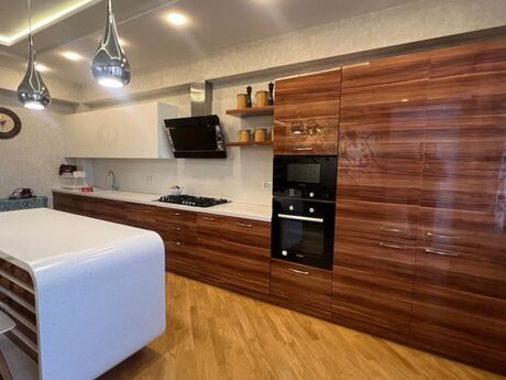 4 otaqlı yeni tikili - Şah İsmayıl Xətai m. - 190 m²