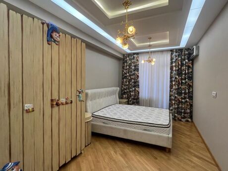 4 otaqlı yeni tikili - Şah İsmayıl Xətai m. - 190 m²