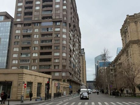 4 otaqlı yeni tikili - Şah İsmayıl Xətai m. - 190 m²