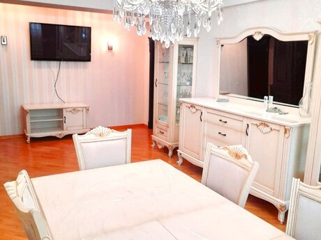 4 otaqlı yeni tikili - İnşaatçılar m. - 130 m²