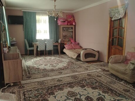 Satılır 3 otaqlı həyət evi/bağ evi 130 m², Binə q.