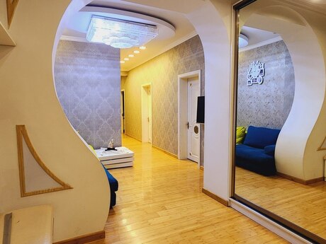 Satılır 3 otaqlı yeni tikili 134 m², 8 Noyabr m.