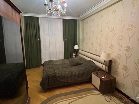 3 otaqlı köhnə tikili - Azadlıq Prospekti m. - 125 m²