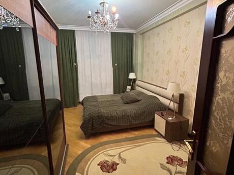 3 otaqlı köhnə tikili - Azadlıq Prospekti m. - 125 m²