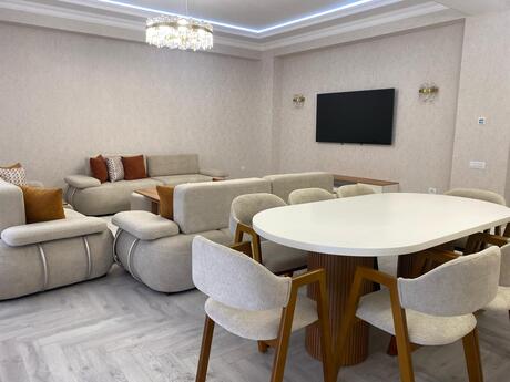 4 otaqlı yeni tikili - Ağ şəhər q. - 200 m²