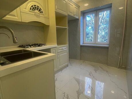 3 otaqlı köhnə tikili - İçəri Şəhər m. - 81 m²