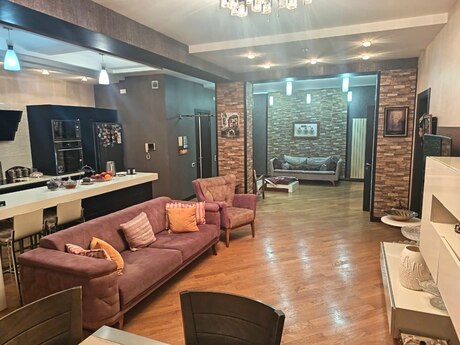 3-комн. новостройка - м. Иншаатчылар - 140 м²