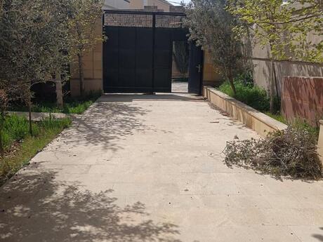 8 otaqlı həyət evi/bağ evi - Badamdar q. - 280 m²