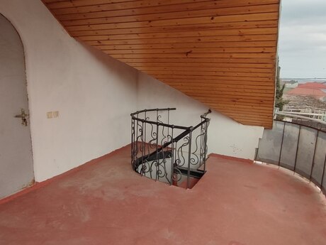 8 otaqlı həyət evi/bağ evi - Yeni Ramana q. - 200 m²
