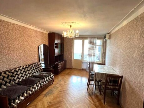 3 otaqlı köhnə tikili - İnşaatçılar m. - 80 m²