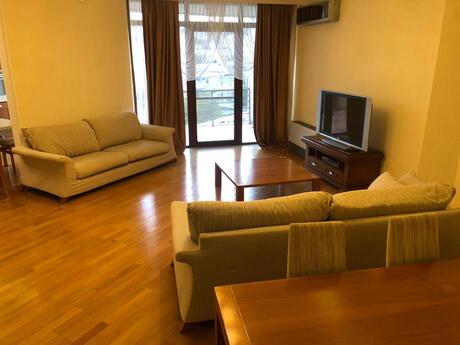 4-комн. новостройка - м. Сахил - 240 м²